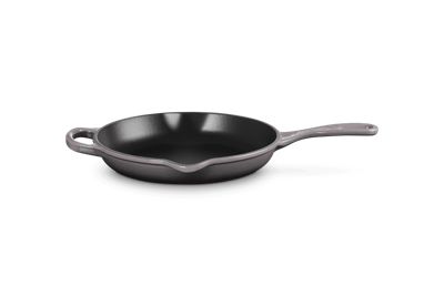 Le Creuset Signature Round Skillet, 9 Inch, 11 x 14
