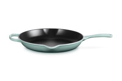Le Creuset Signature Round Skillet, 11.75 Inch