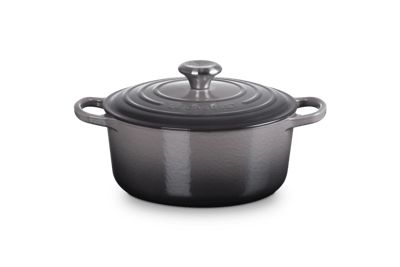 Le Creuset Signature Round Dutch Oven, 4.5 Quart