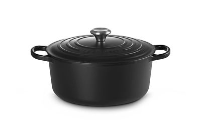 Le Creuset Signature Round Dutch Oven, 7.25 Quart