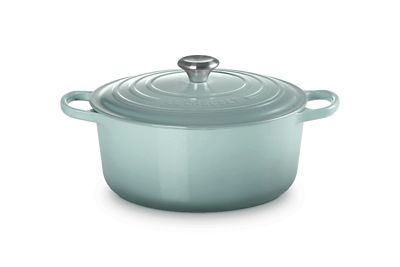 Le Creuset Signature Round Dutch Oven, 7.25 Quart