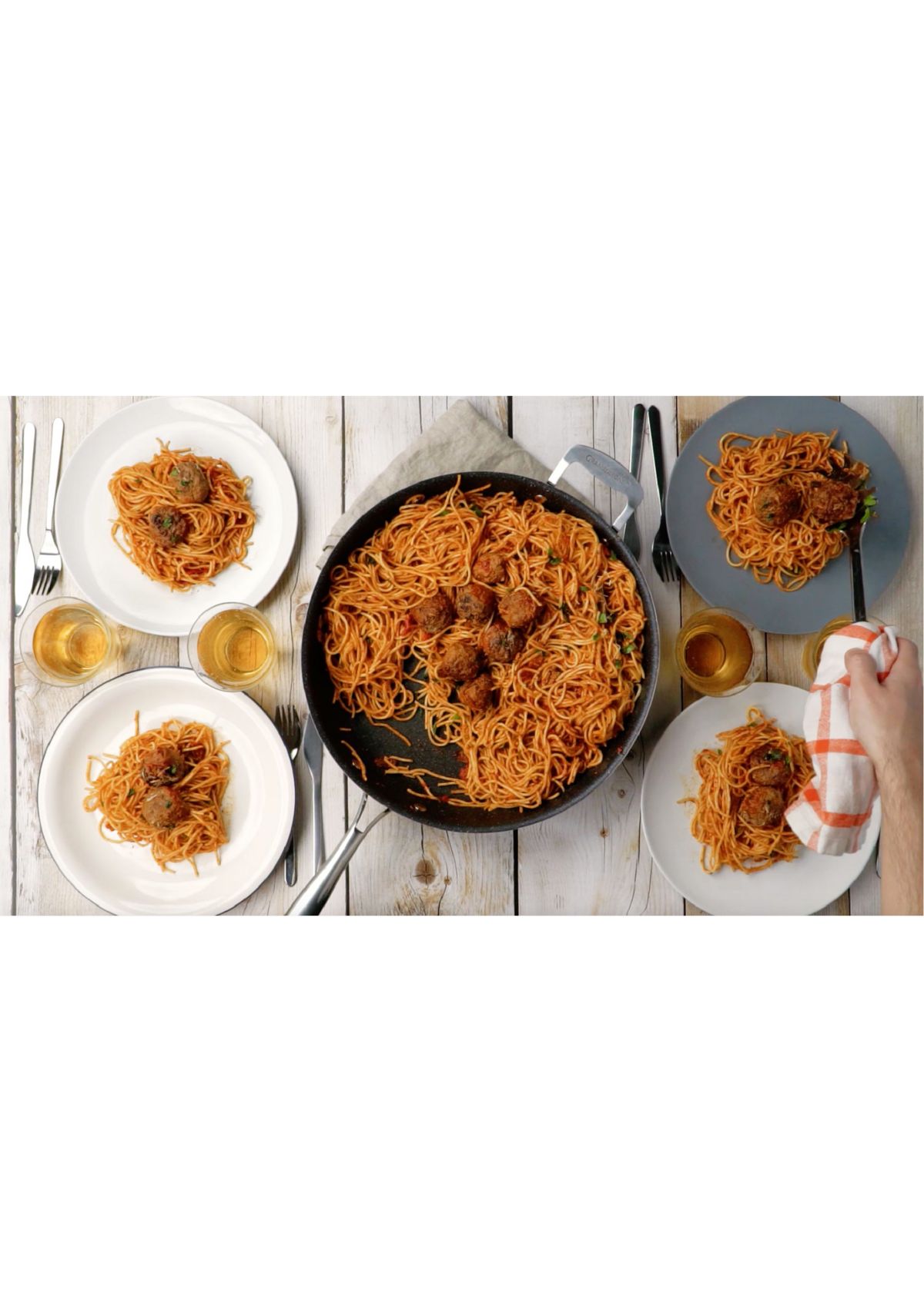 14 Inch Ultra-Durable Mineral And Diamond Infused Family Skillet With Helper Handle