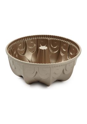 USA Pottery Ivory 8 3/8” Bundt Cake Pan - Ceramic Bakeware - Mid Century  Kitchen
