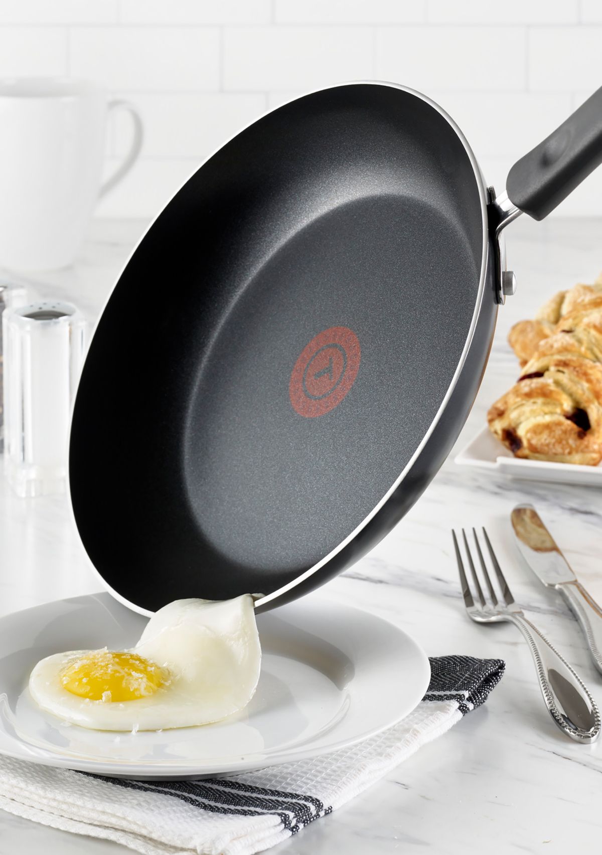 Essentials Nonstick Jumbo Cooker, 5-Quart, Black