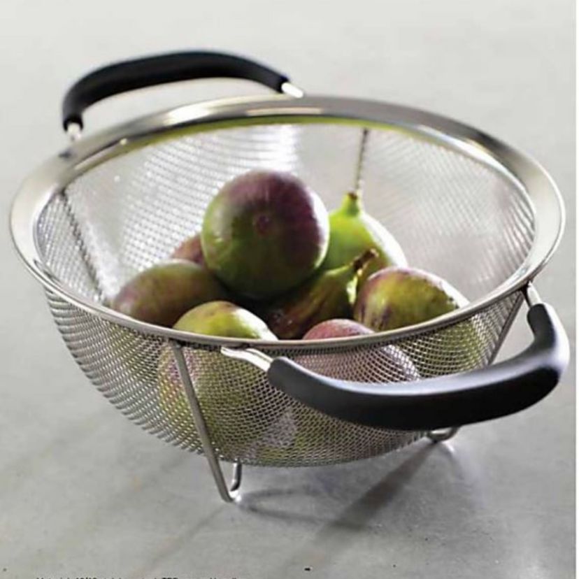 BergHOFF Essentials 18/10 Stainless Steel Round Mesh Colander 7.75" x 3.25"