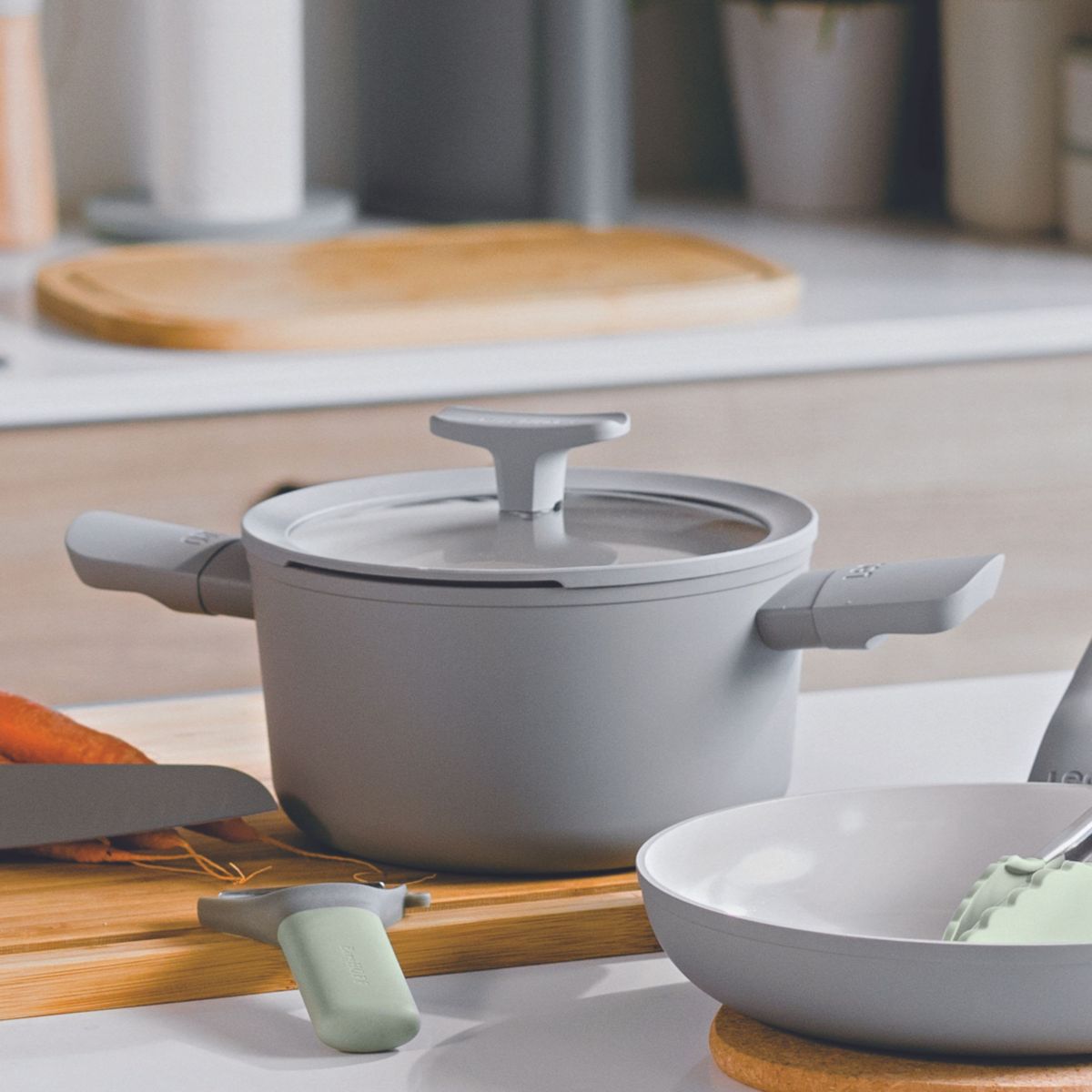 BergHOFF Balance Nonstick Ceramic Stockpot 10", 5.8qt. With Glass Lid, Recycled Aluminum, Sage