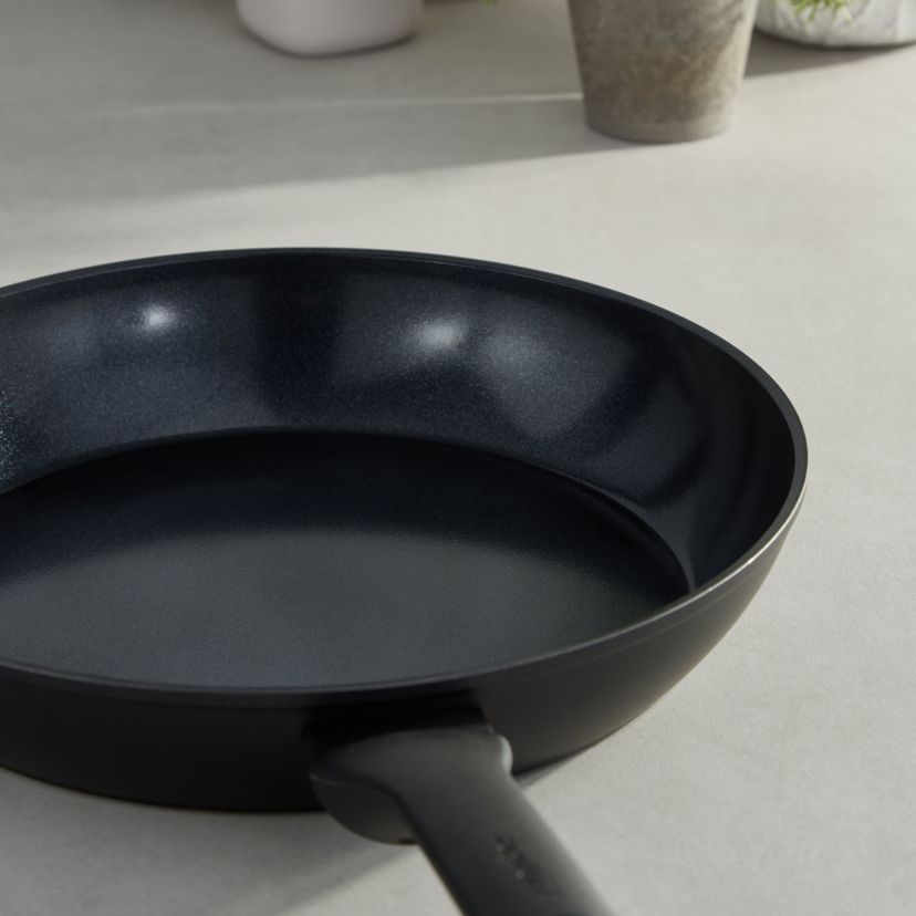 BergHOFF Helix Nonstick Ceramic Frying Pan 11", Recycled Aluminum, Black