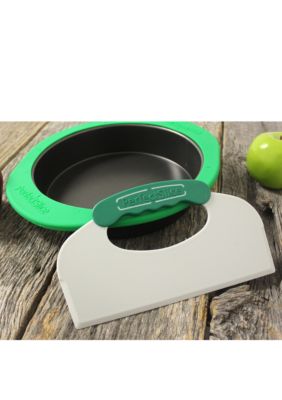 Perfect Slice Round Cake Pan with Silicone Sleeve tool
