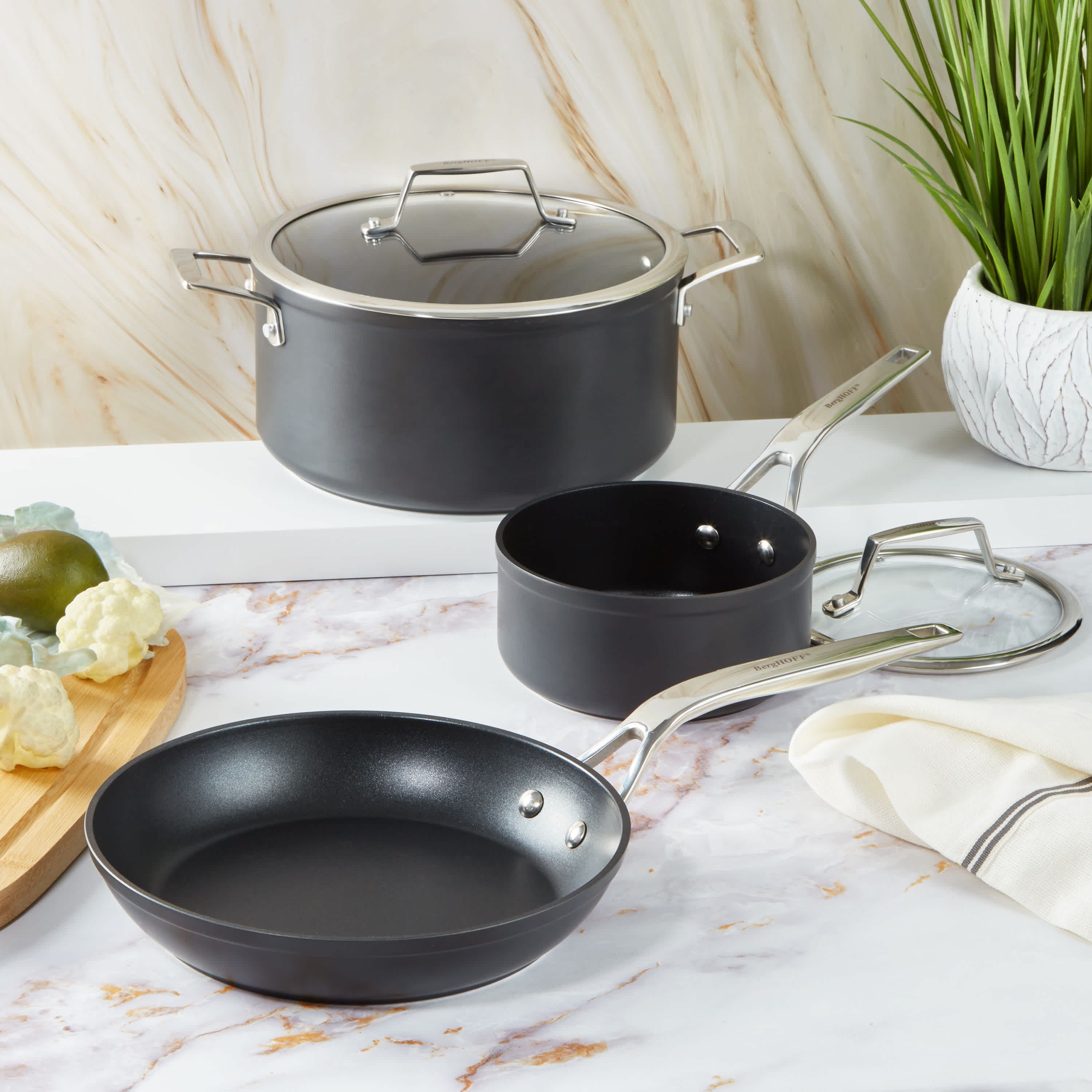 BergHOFF Essentials Nonstick Hard Anodized Fry Pan 10", Black