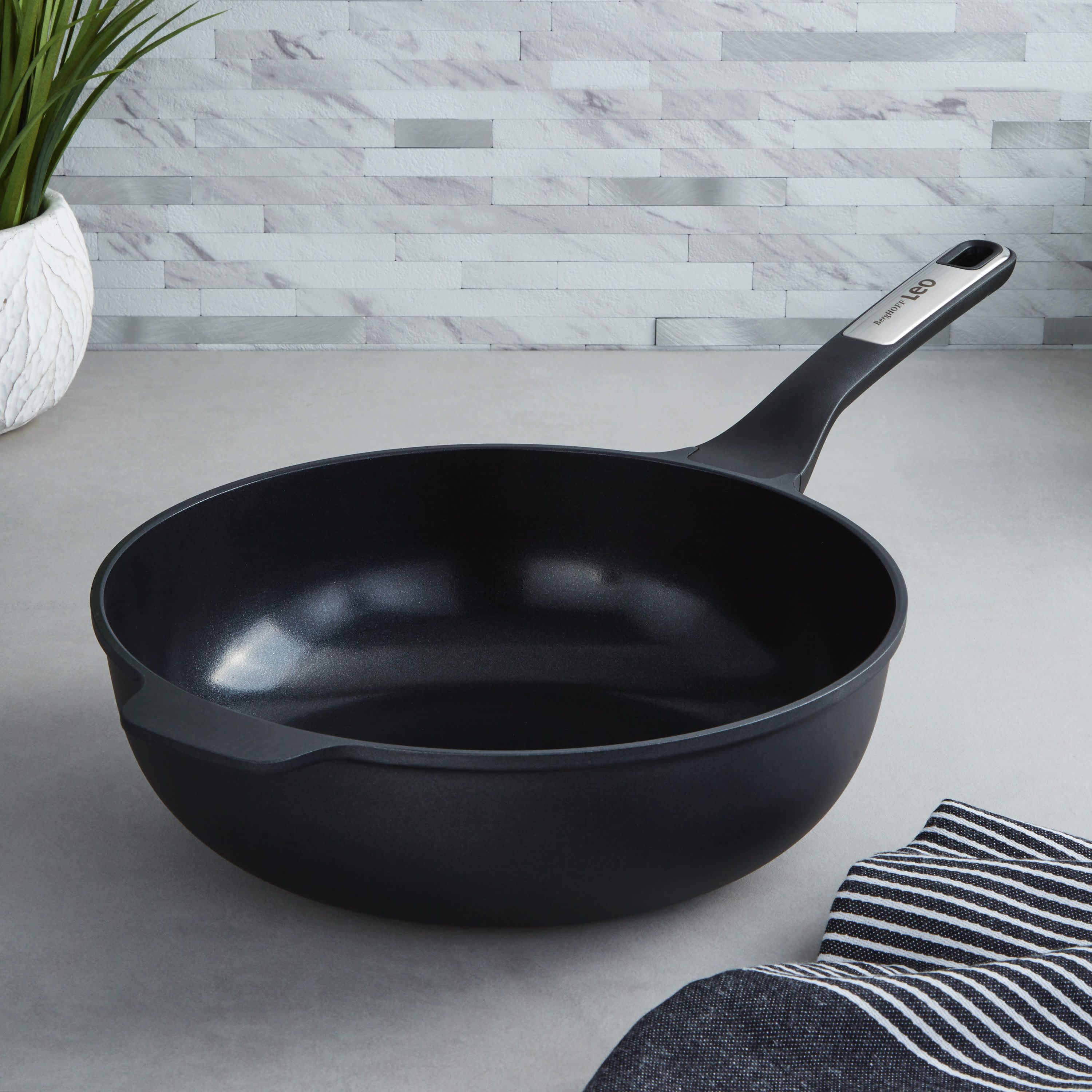 BergHOFF Phantom Nonstick Ceramic Wok Pan 11", 3qt., Recycled Cast Aluminum