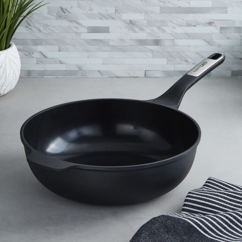 BergHOFF Phantom Nonstick Ceramic Wok Pan 11", 3qt., Recycled Cast Aluminum