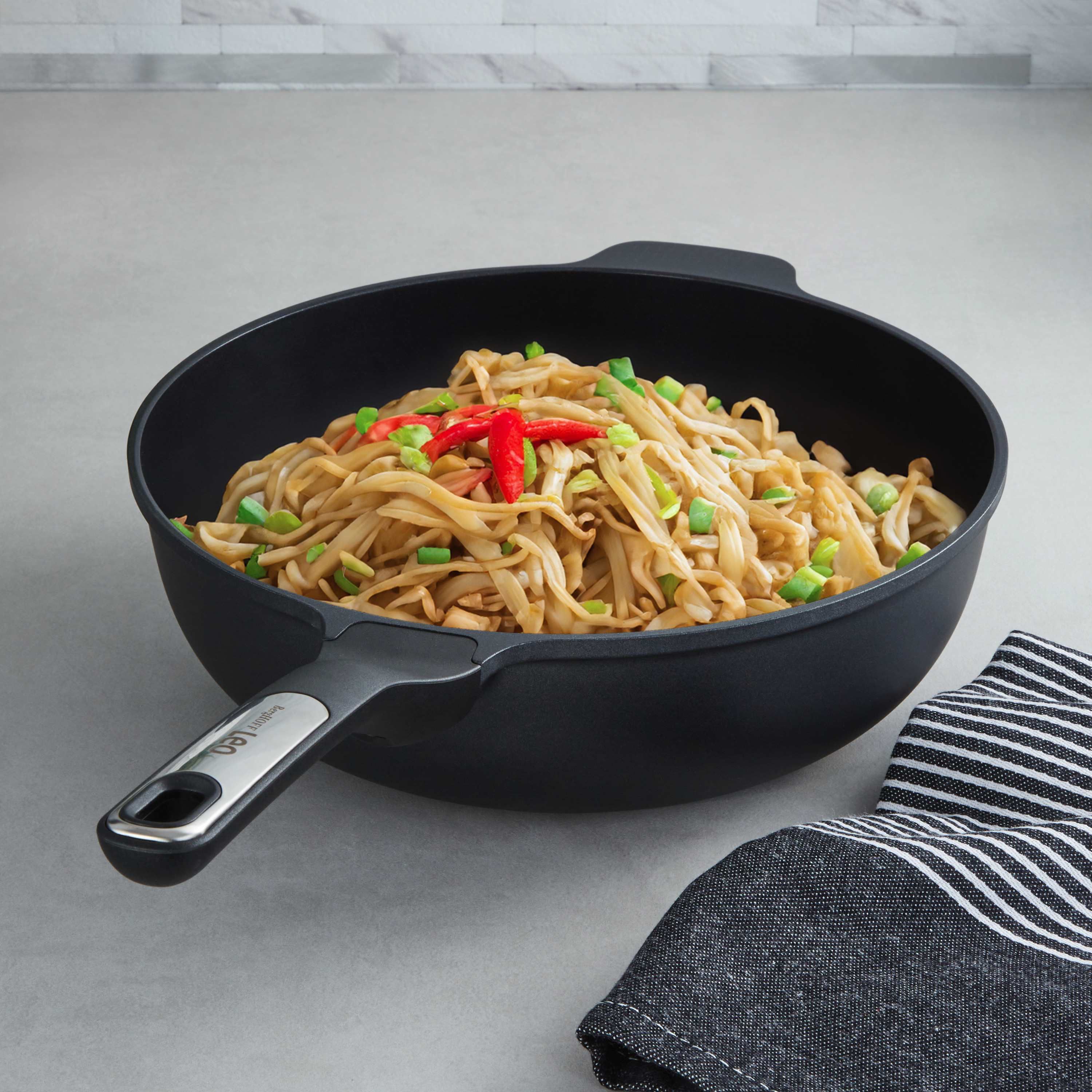 BergHOFF Phantom Nonstick Ceramic Wok Pan 11", 3qt., Recycled Cast Aluminum