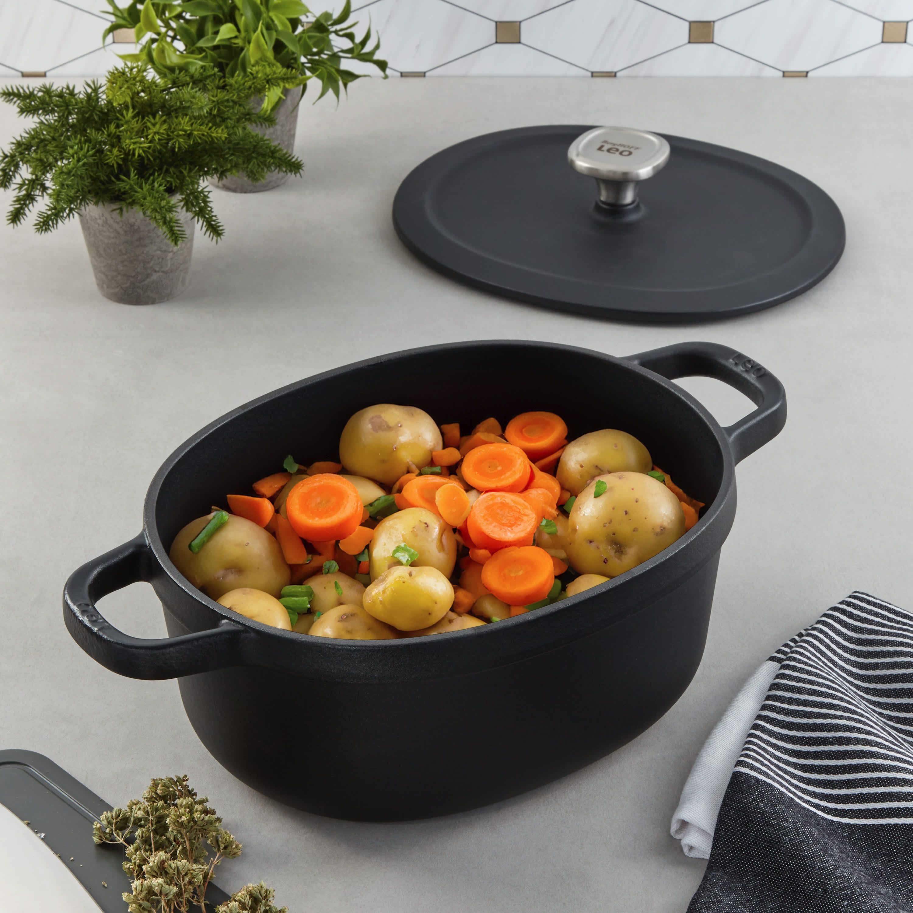 BergHOFF Graphite Enameled Cast Iron 10.75in Covered Oval Stockpot 5qt.
