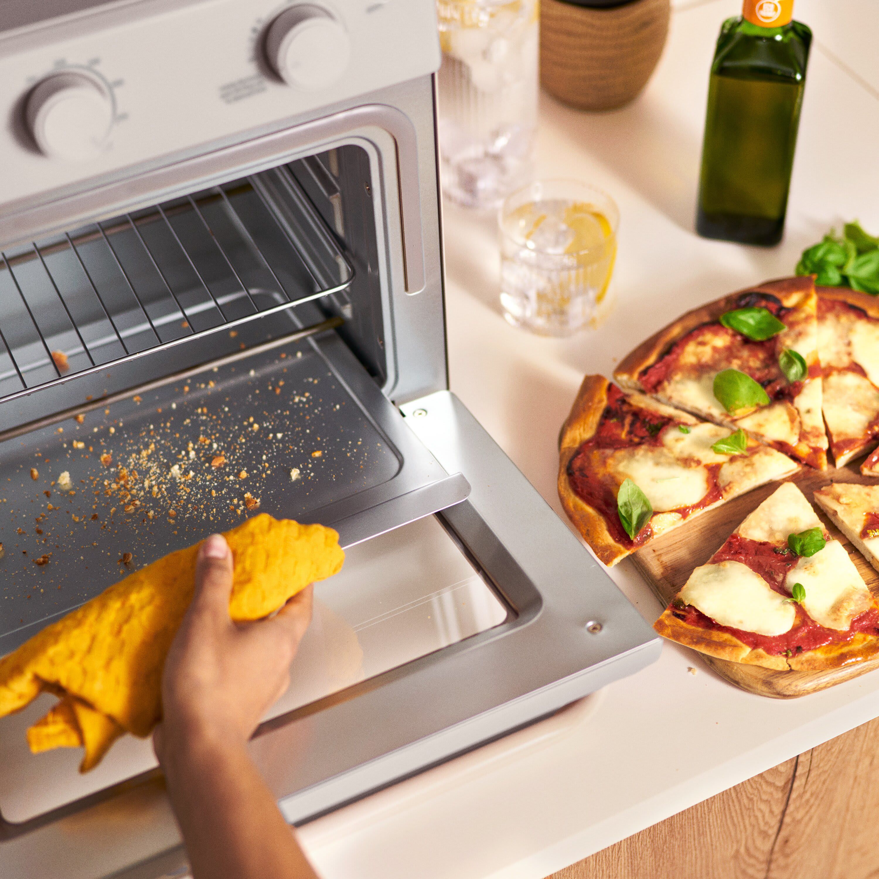 6 Slice Toaster Oven w/ Air Fryer Oatmilk