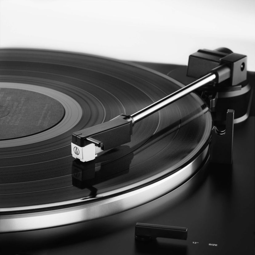 LP60XBT Fully Automatic Wireless Belt-Drive Turntable Black