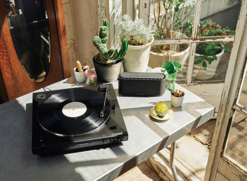 LP60XBT Fully Automatic Wireless Belt-Drive Turntable Black