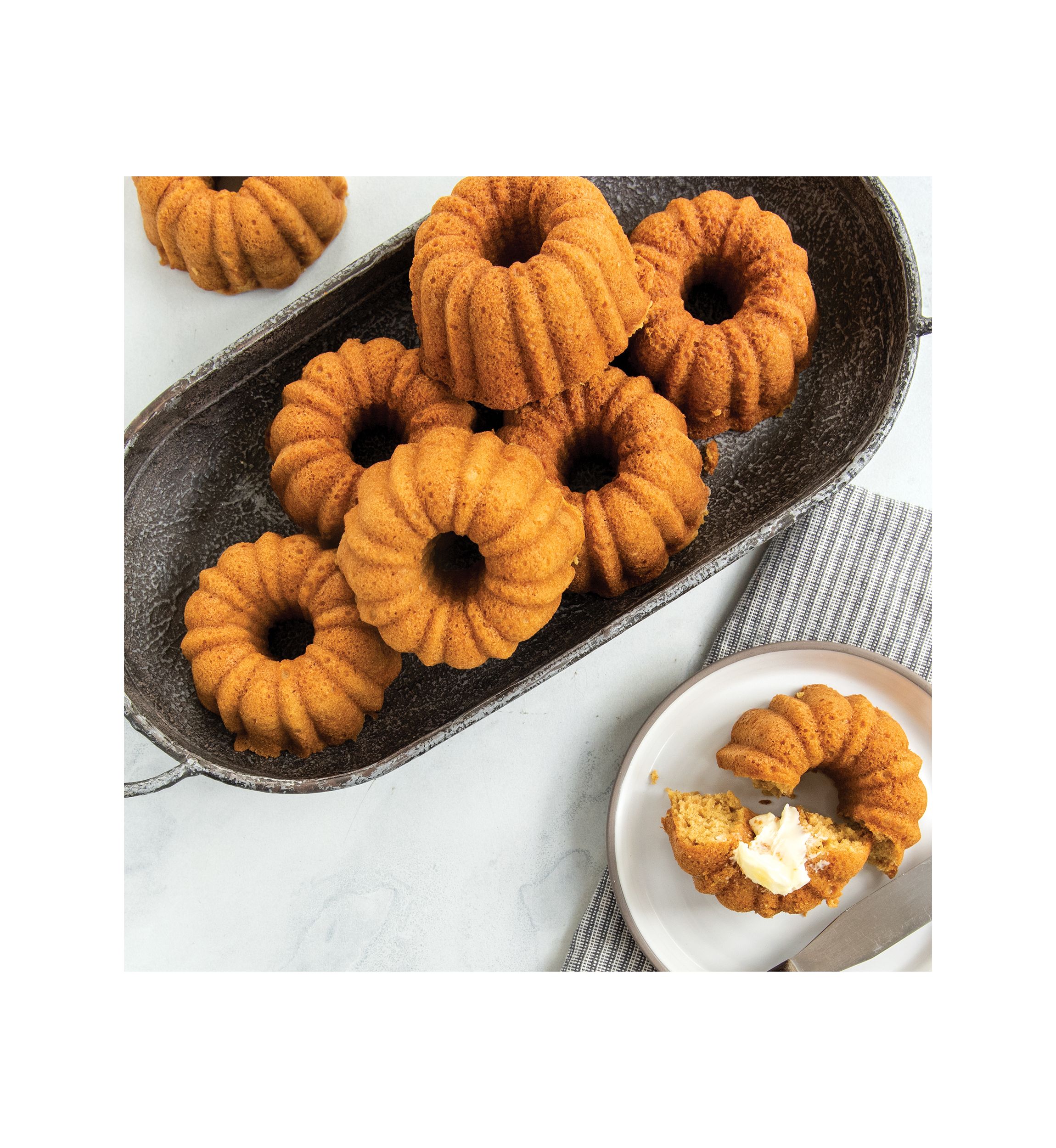 4.5 Cup Anniversary Bundtlette Pan