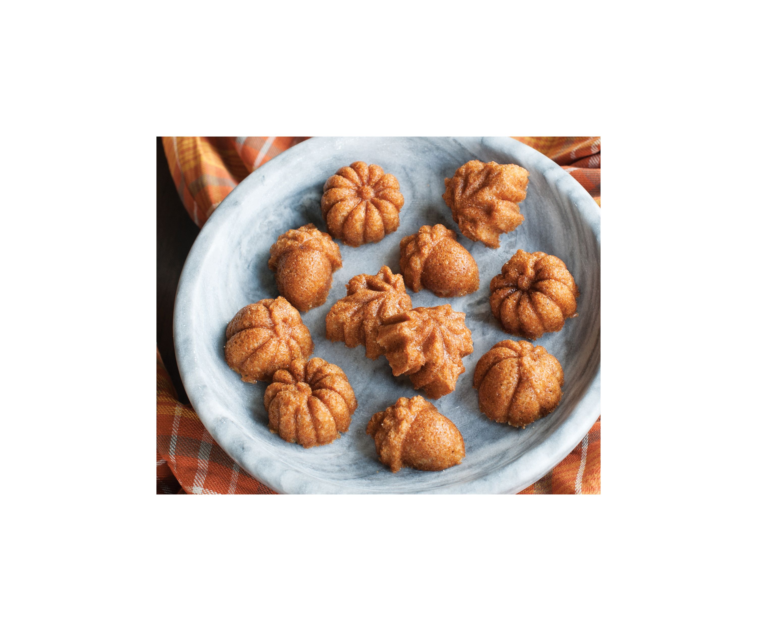 Autumn Delights Cakelet Pan