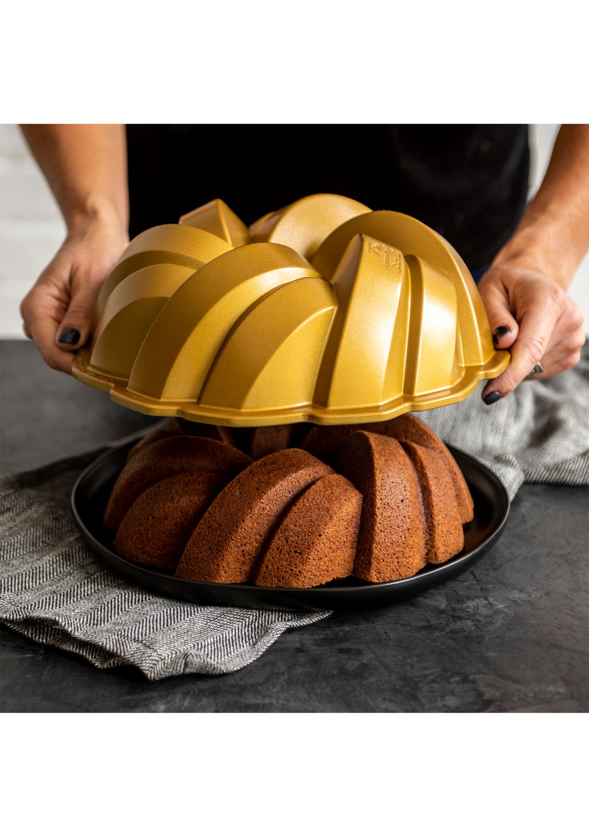 10 Cup Braided Bundt Pan