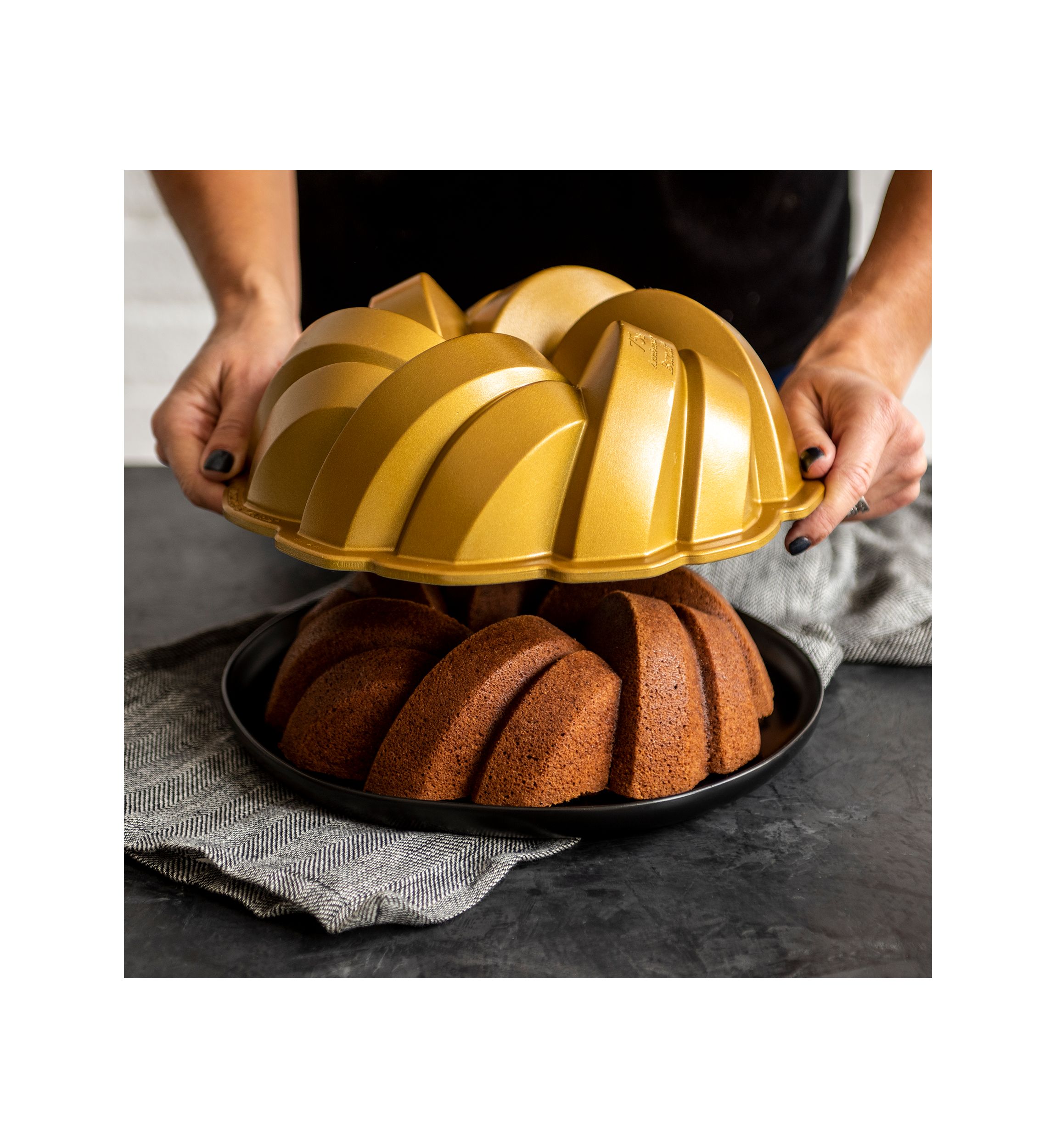 10 Cup Braided Bundt Pan