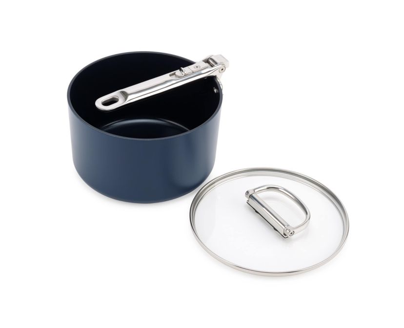 Space 2.9 qt Ceramic non-stick saucepan with folding  handle and lid