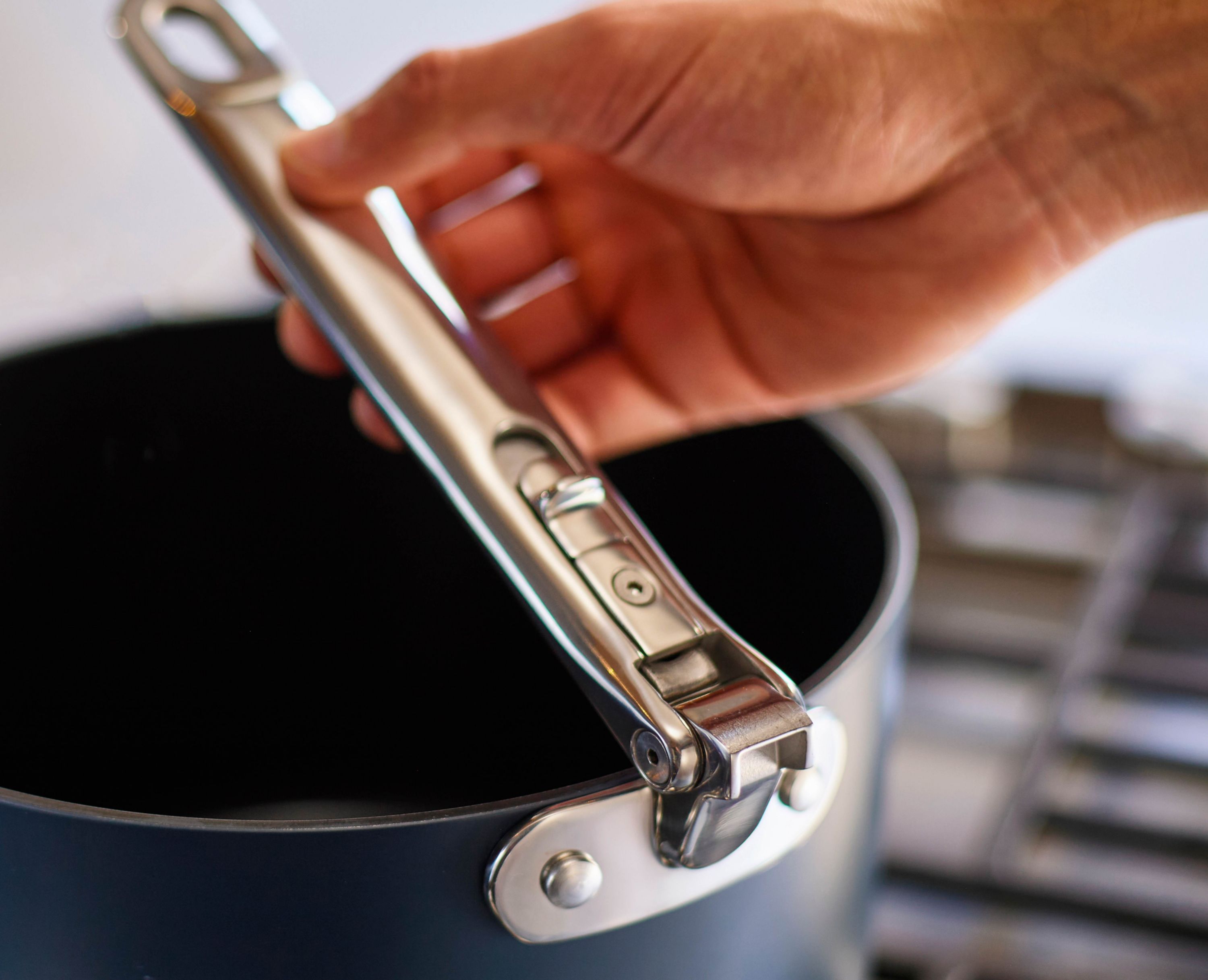 Space 2.9 qt Ceramic non-stick saucepan with folding  handle and lid