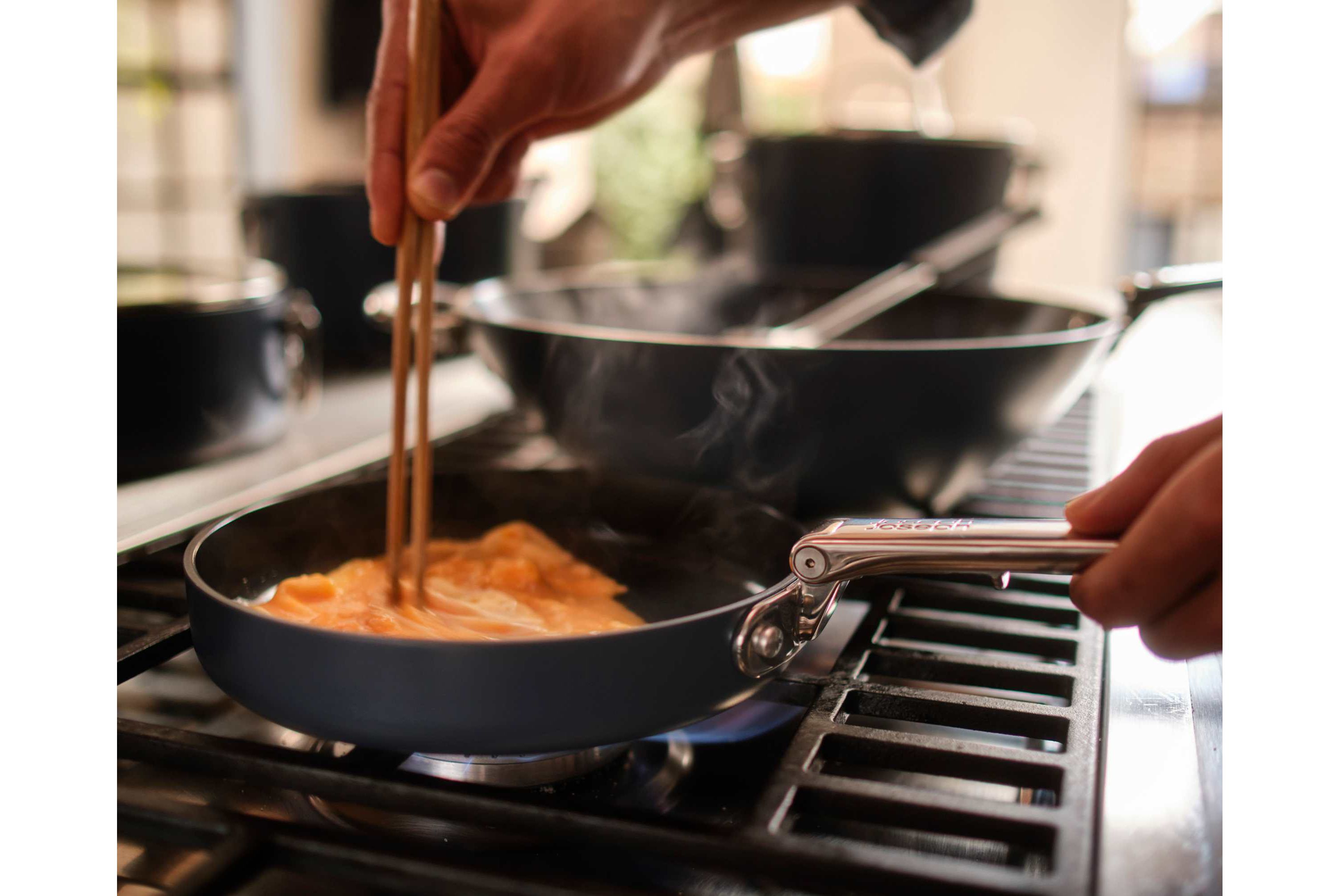 Space Saving 5.4 qt Ceramic Non-Stick saucepan with folding  handle and lid