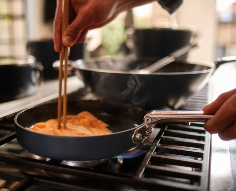 Space Saving 5.4 qt Ceramic Non-Stick saucepan with folding  handle and lid