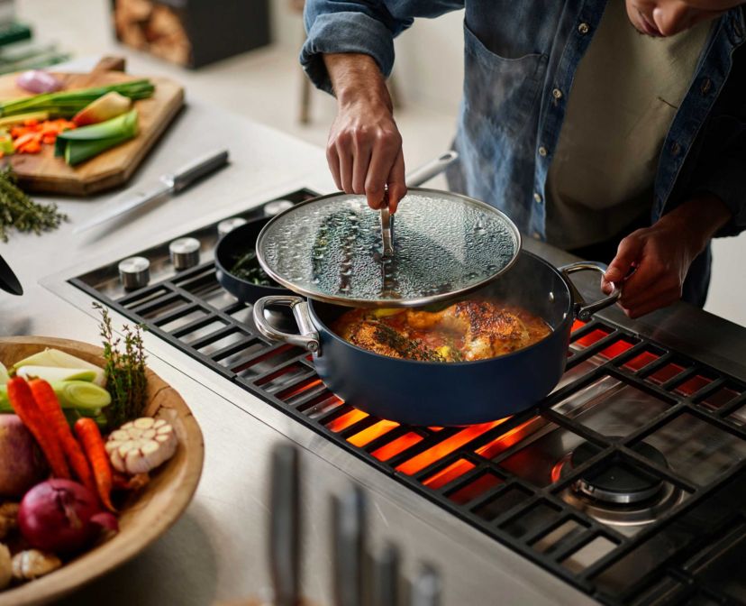 Space Saving 5 qt Ceramic Non-Stick shallow casserole with folding handles  and lid