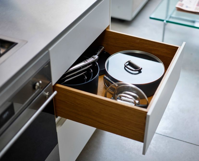 Space Saving 5 qt Ceramic Non-Stick shallow casserole with folding handles  and lid