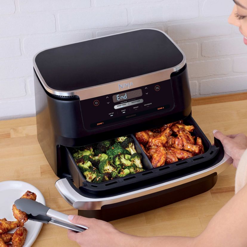 Foodi 6-in-1 FlexBasket Air Fryer with 7-QT MegaZone & Basket Divider for Large Proteins & Full Meals, Smart Finish Cook 2 Foods 2 Ways, Family Sized Capacity, Air Fry, Roast & More, Black
