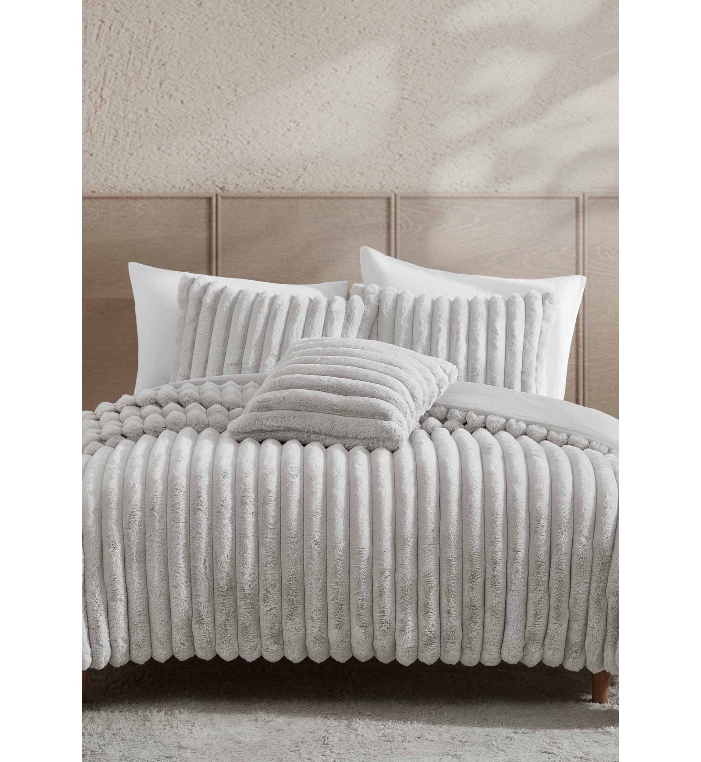 Riverbrook Home Everett Collection