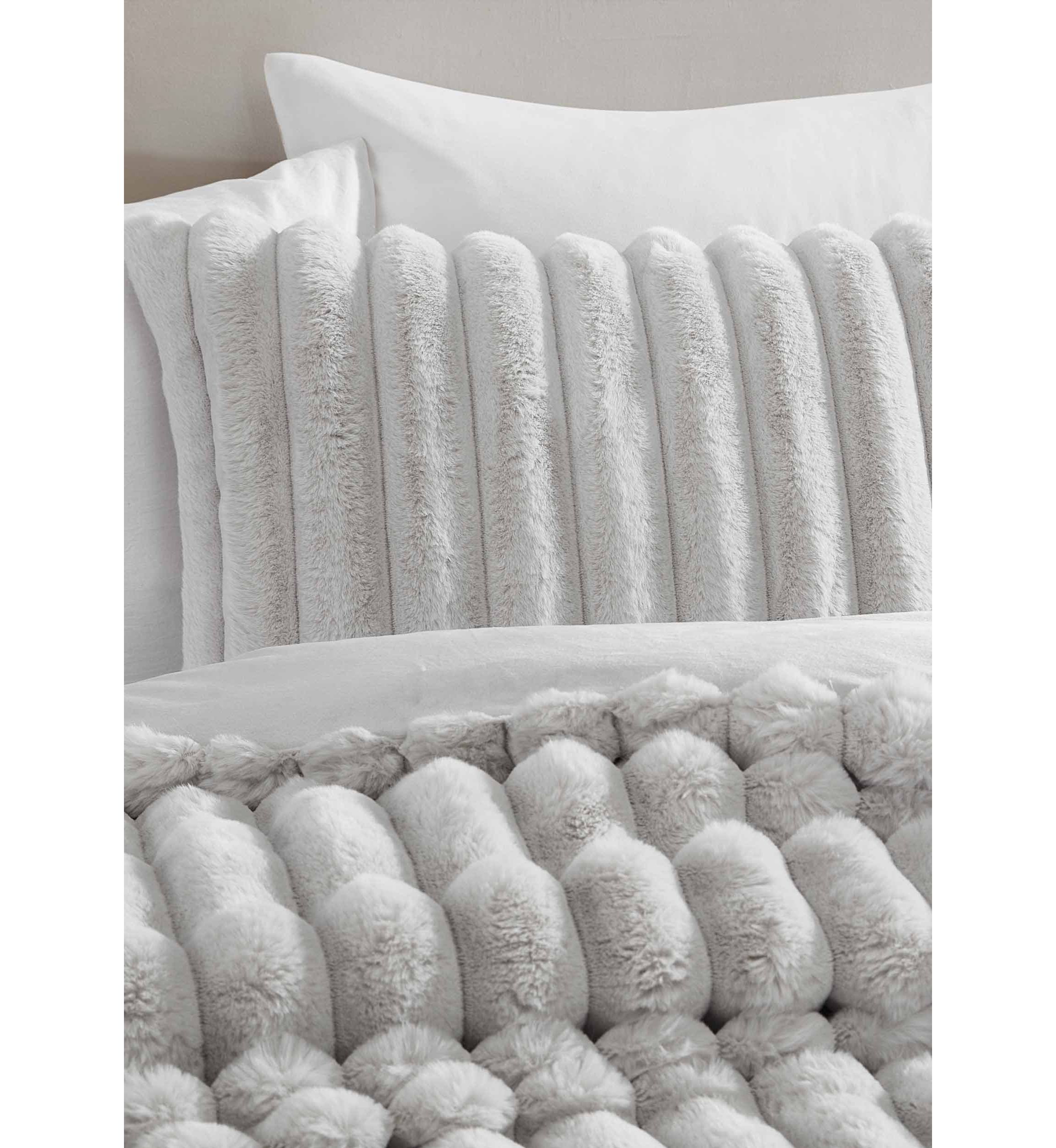 Riverbrook Home Everett Collection