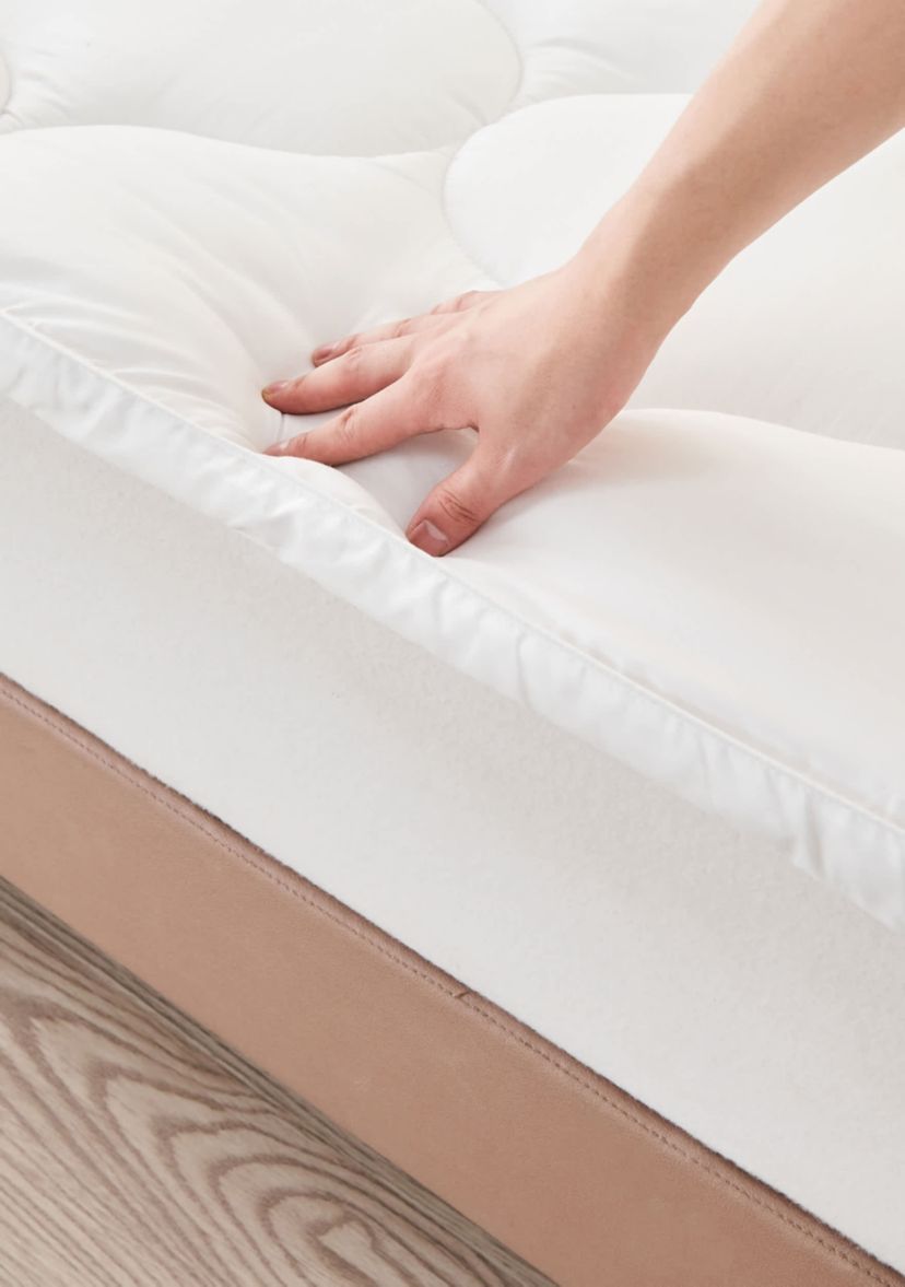 Thick Wave-Stitched Mattress Pad
