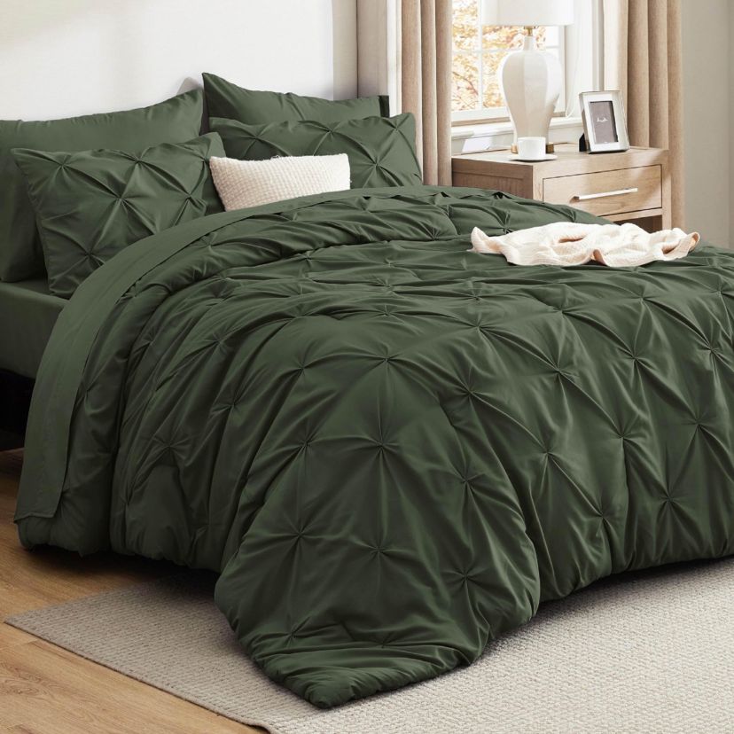 7 Piece GentleSoft™ Pintuck Comforter Bed in Bag Set