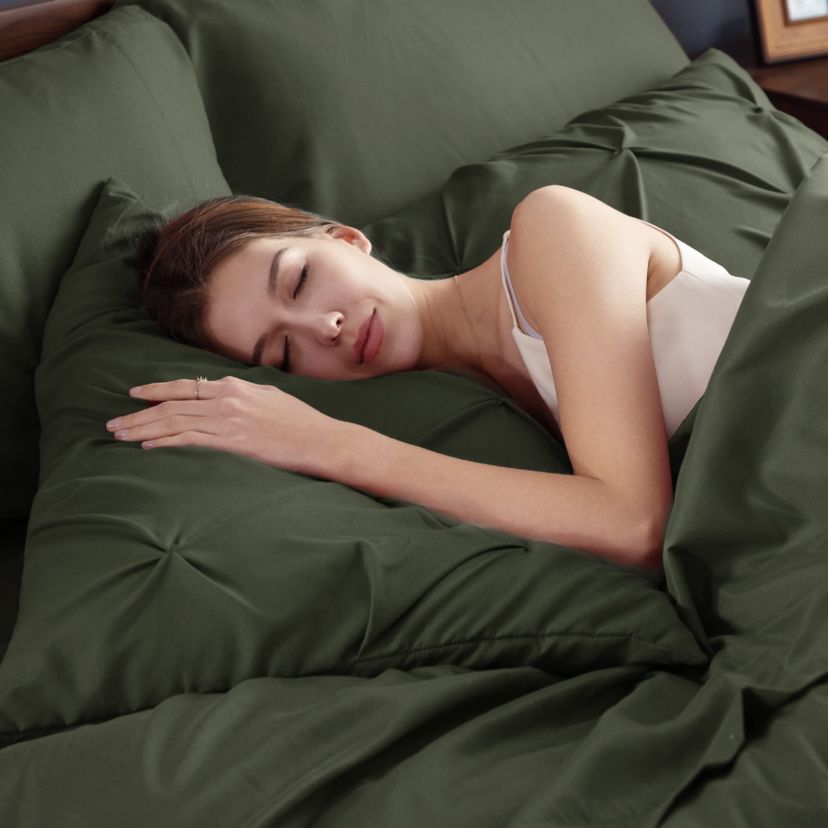 7 Piece GentleSoft™ Pintuck Comforter Bed in Bag Set