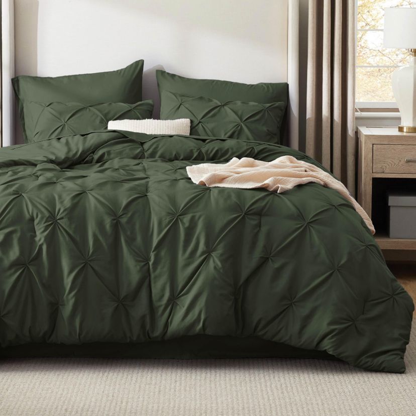 7 Piece GentleSoft™ Pintuck Comforter Bed in Bag Set