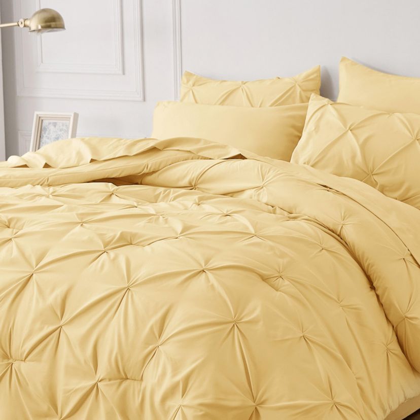 7 Piece GentleSoft™ Pintuck Comforter Bed in Bag Set