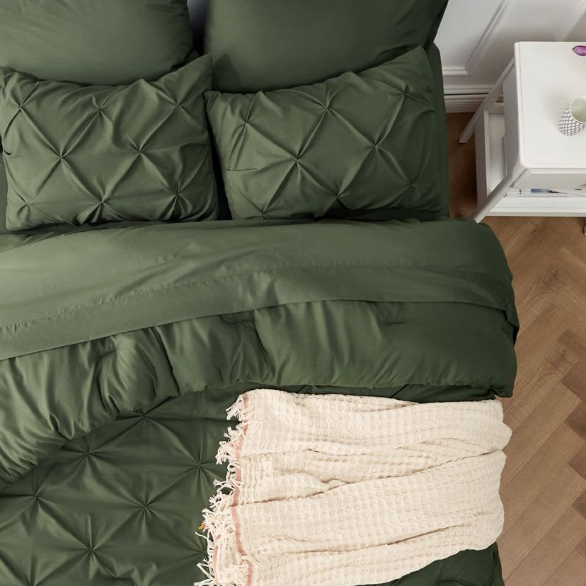 7 Piece GentleSoft™ Pintuck Comforter Bed in Bag Set