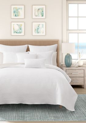 J. Queen New York Stillwater 3 Piece Quilt Set, White, King