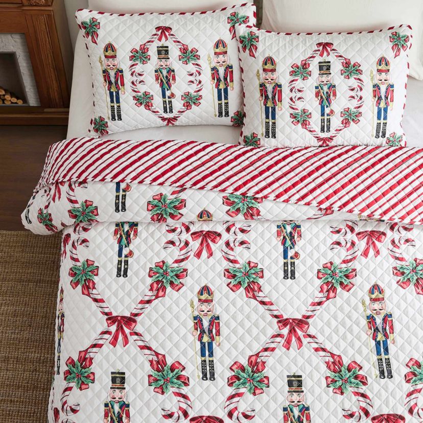 Nutcracker Full/Queen Quilt Set