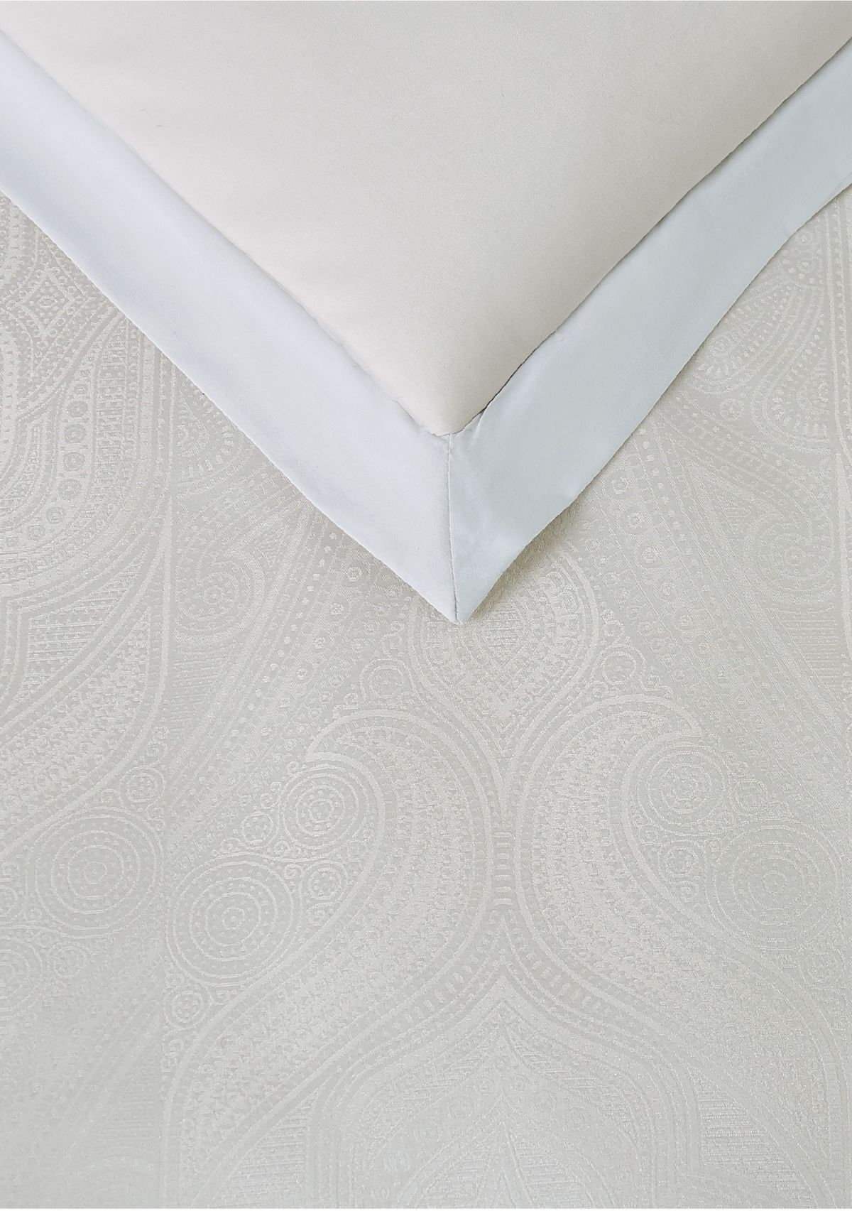 Tristano Comforter Set