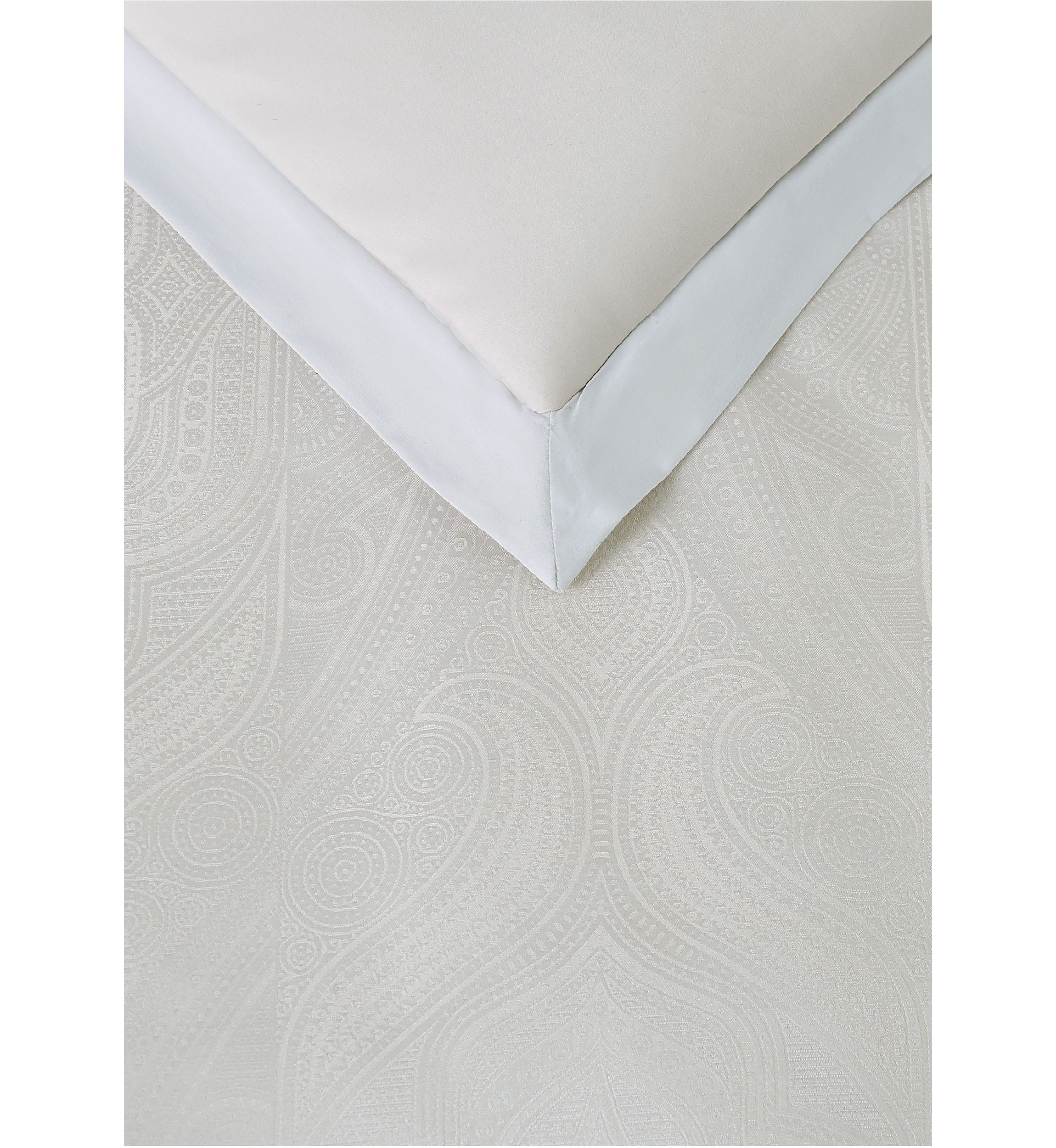 Tristano Comforter Set