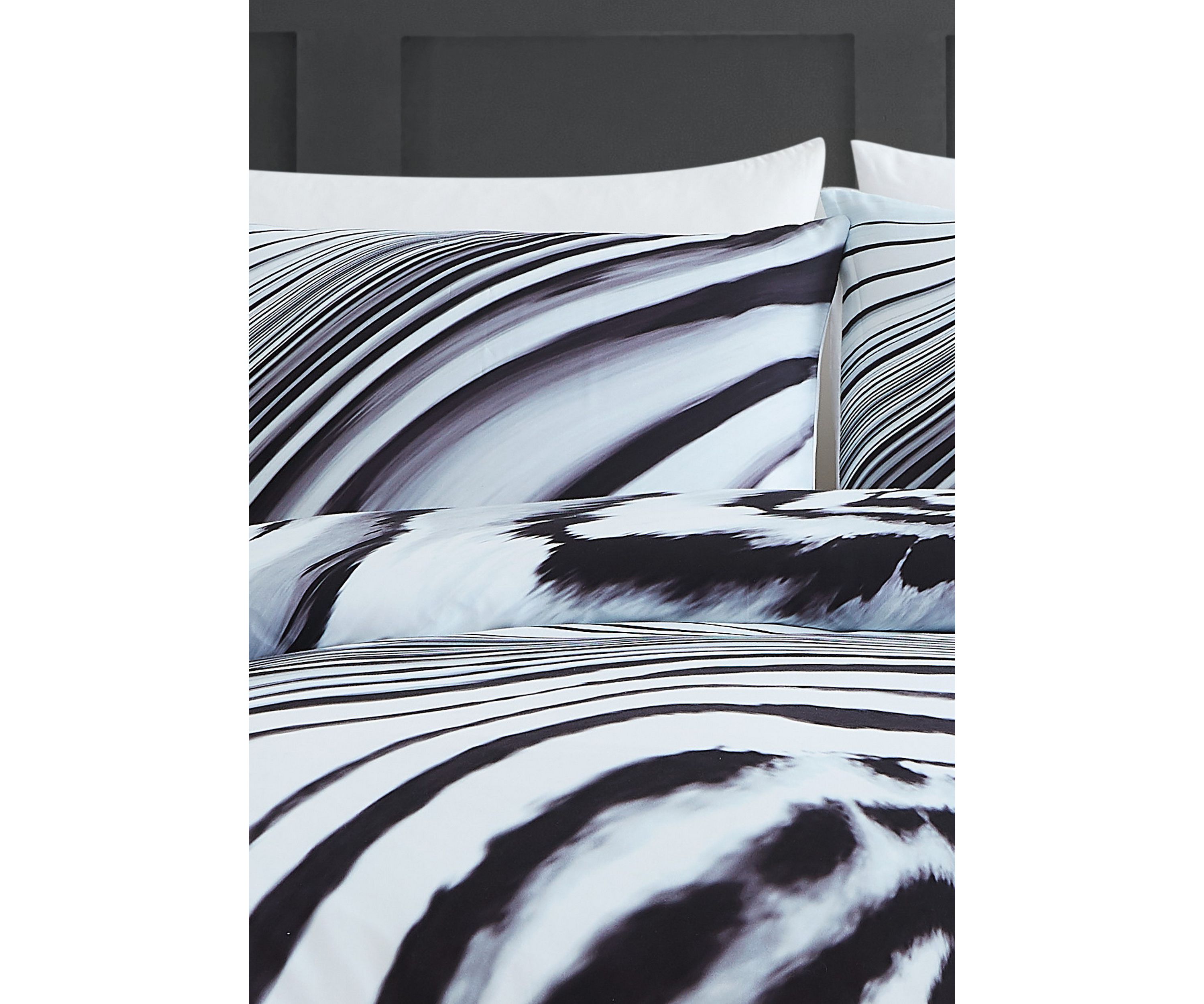 Muse Comforter Set