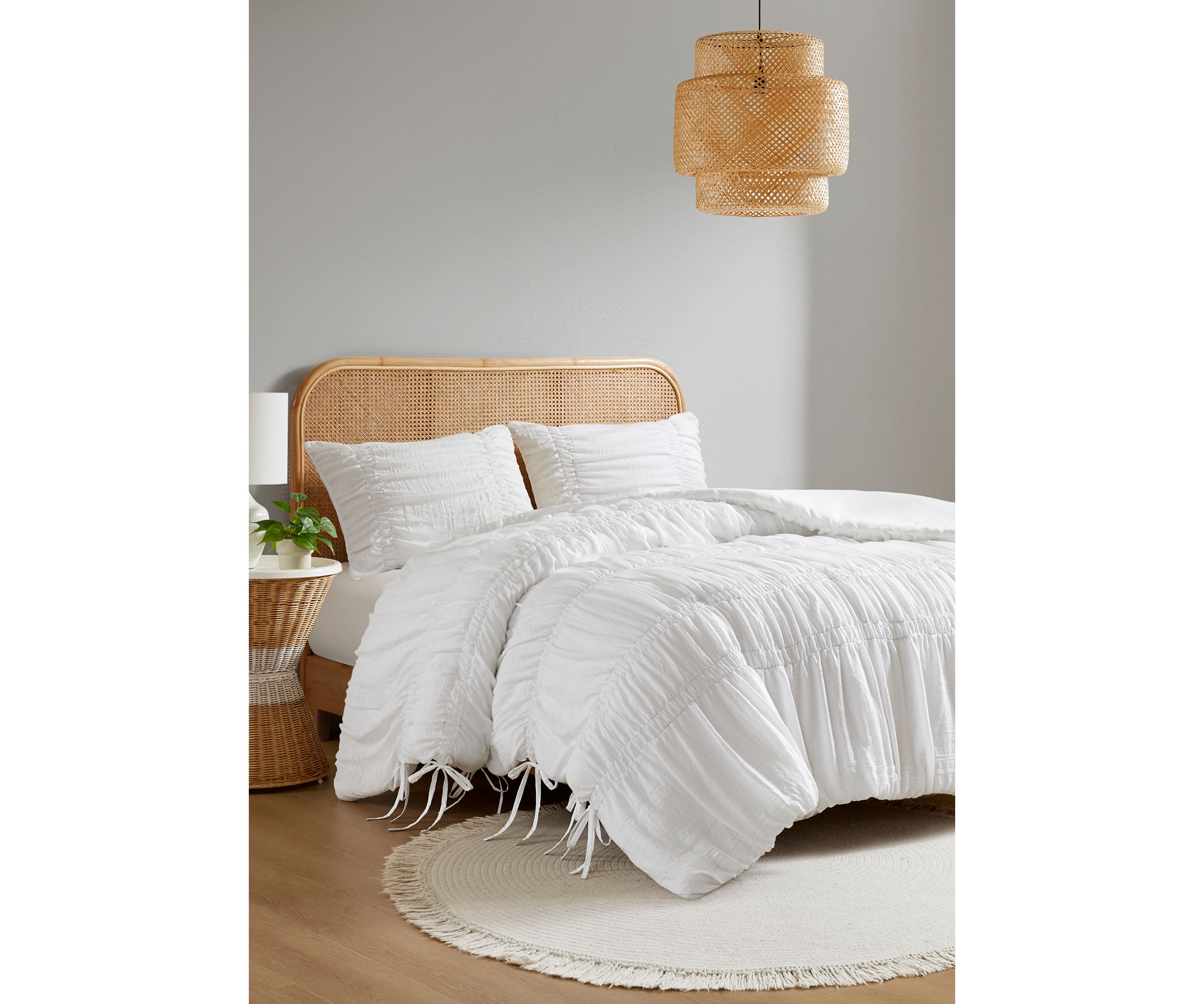 Mia Comforter Set