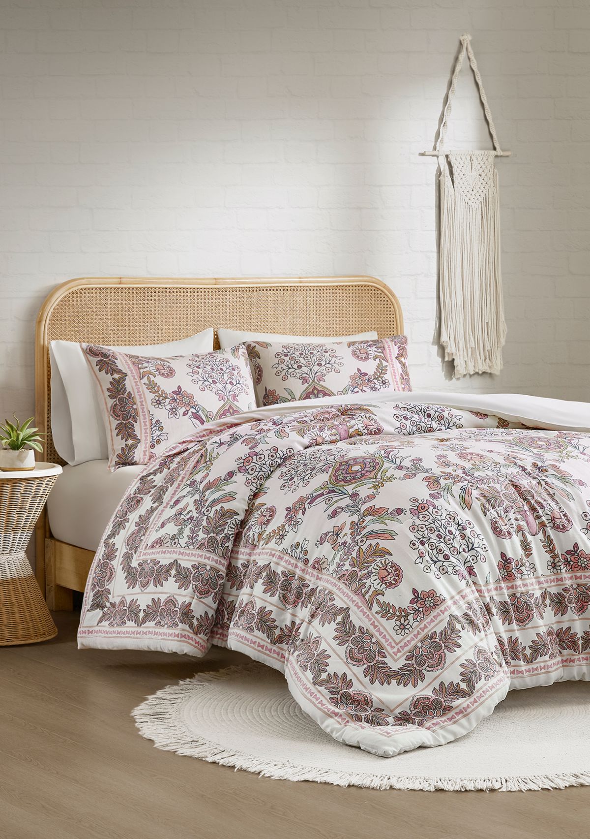 Shaye Comforter Set