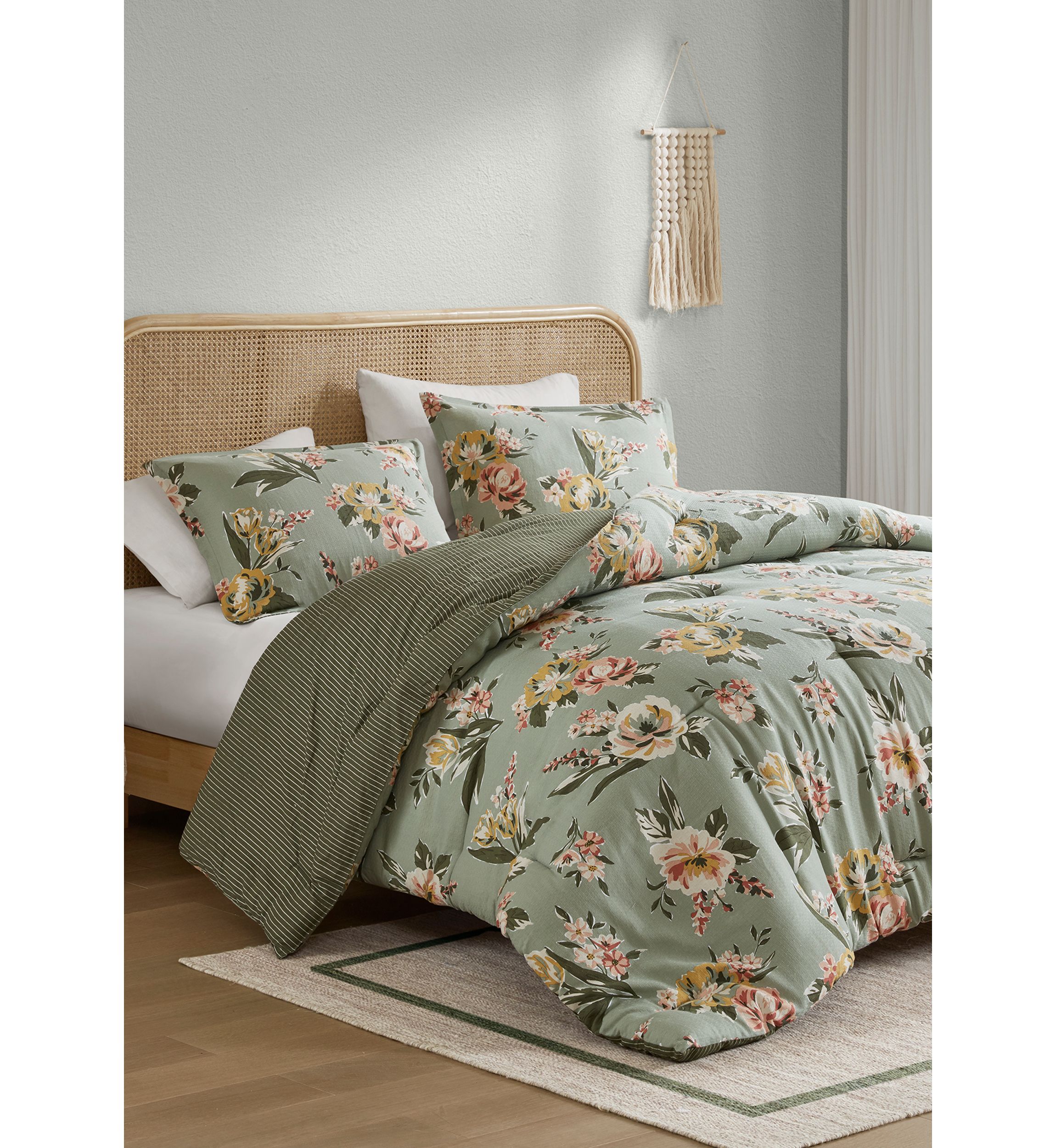 Stella Comforter Set