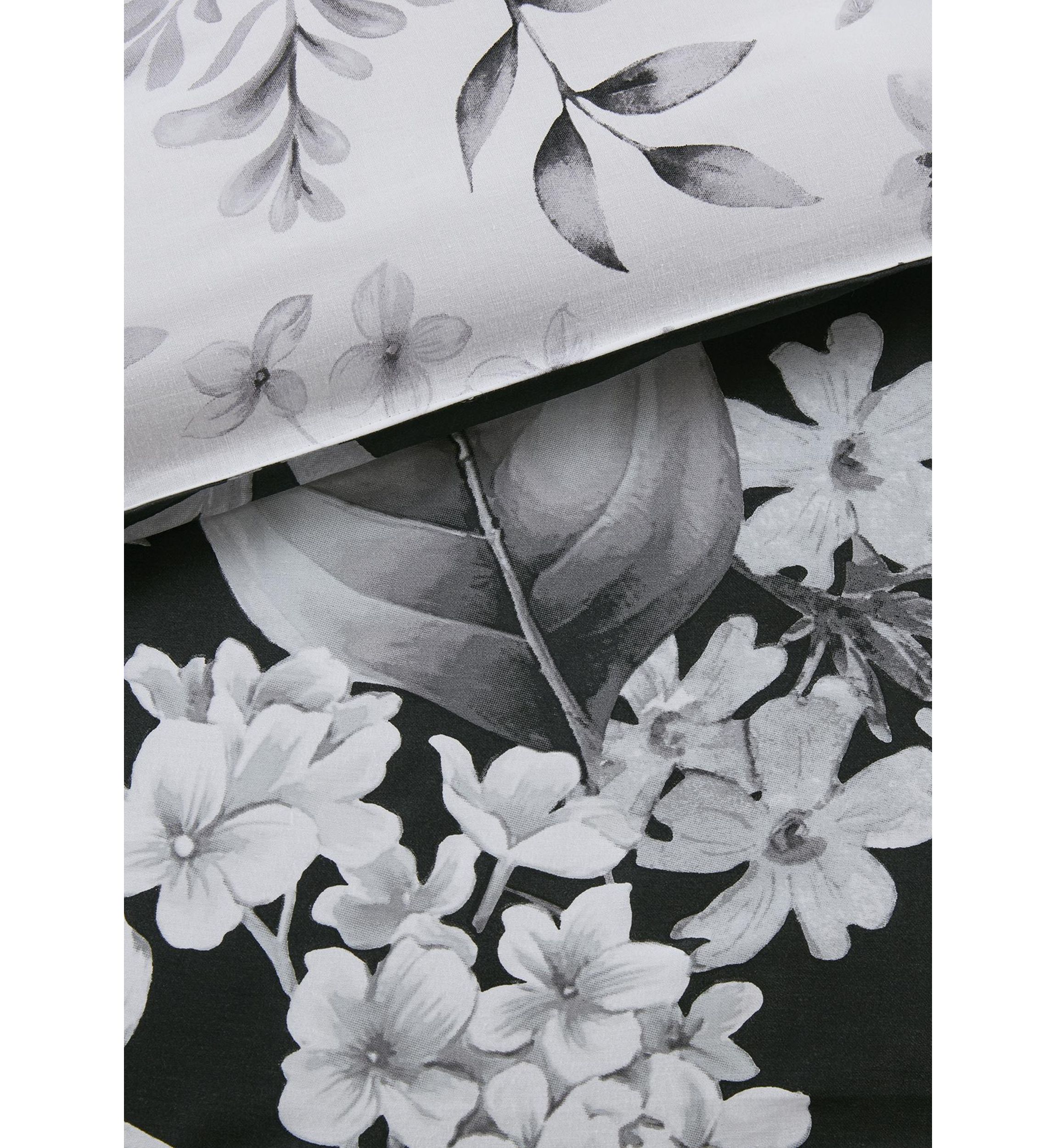 Deena Comforter Set