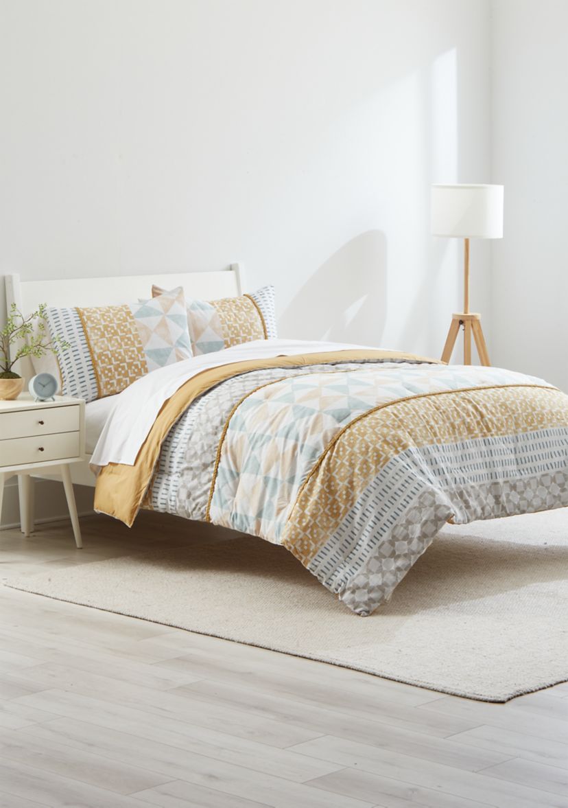 Daria Comforter Set