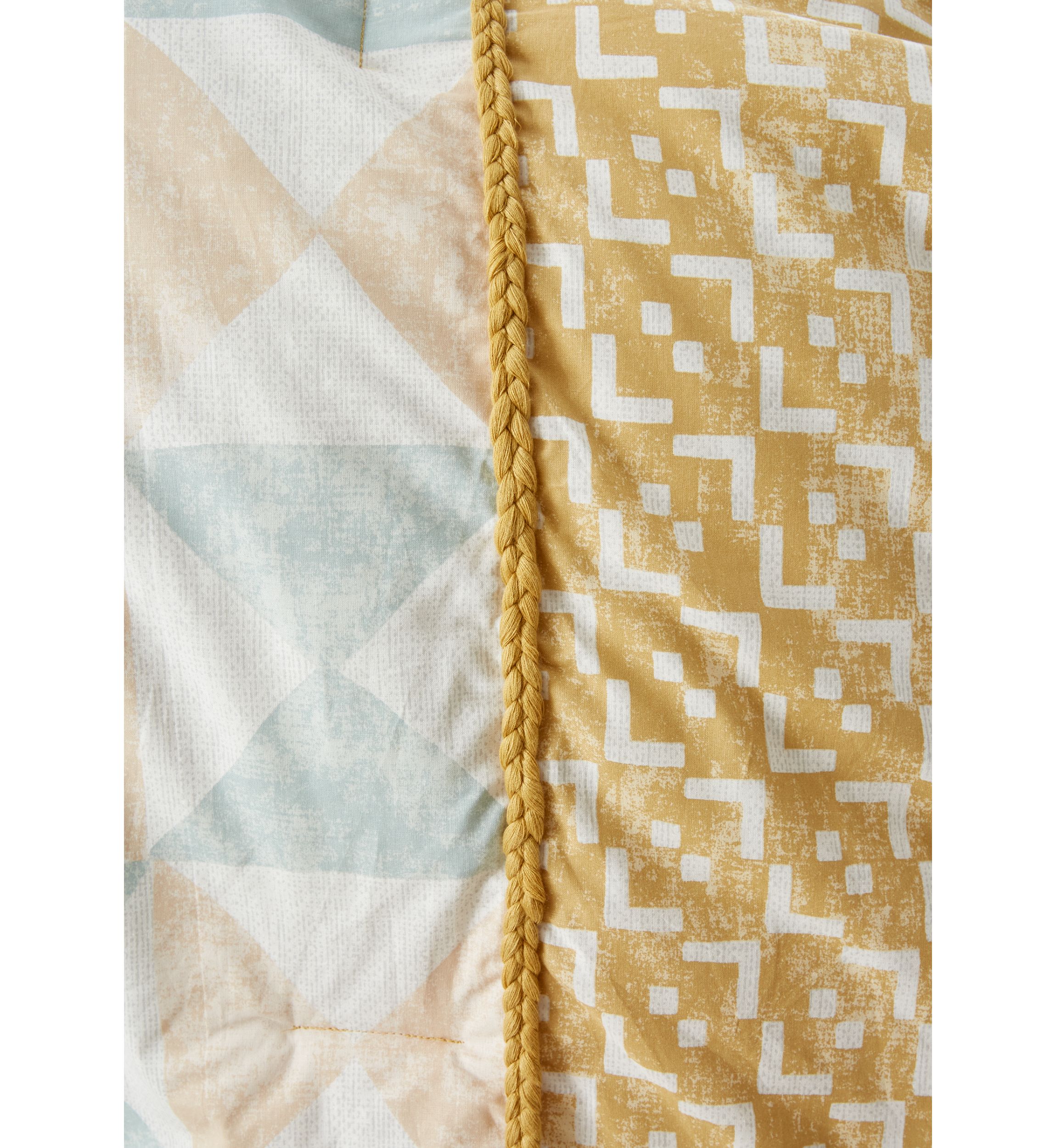 Daria Comforter Set